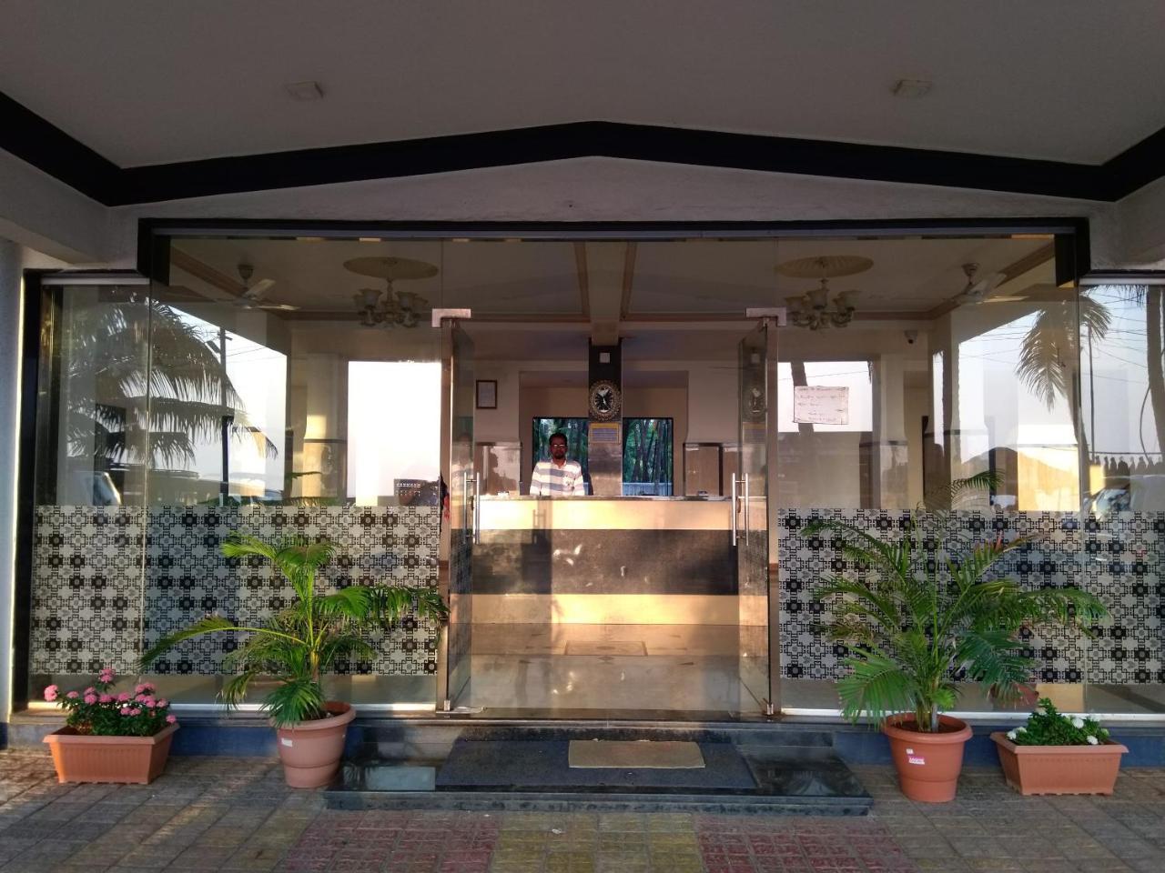 Hotel Murud Marina Exterior foto
